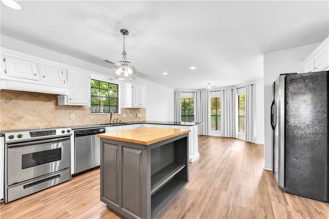 3370 Southridge Drive, Fayetteville, AR 72703