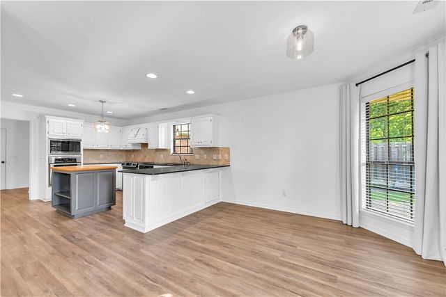 3370 Southridge Drive, Fayetteville, AR 72703