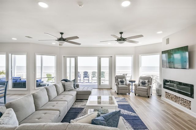 11811 Sunbather Lane, Galveston, TX 77554