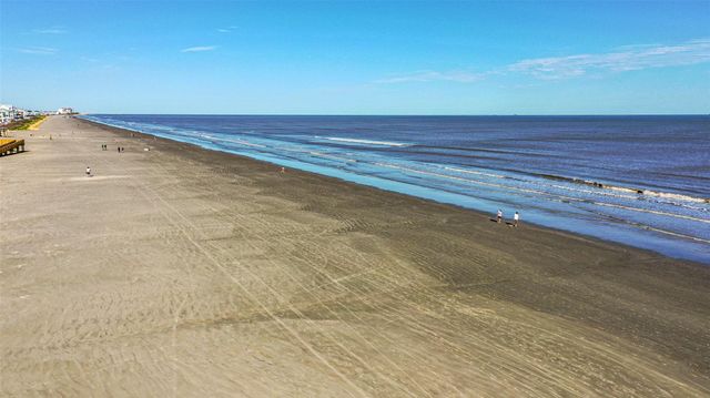 11811 Sunbather Lane, Galveston, TX 77554