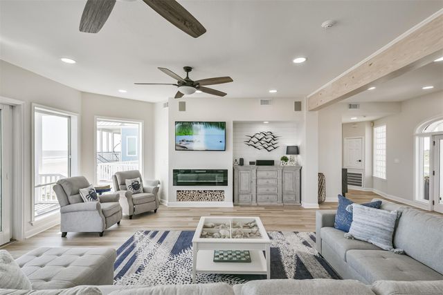 11811 Sunbather Lane, Galveston, TX 77554