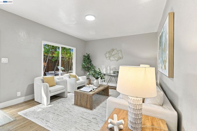 554 Beechmont Lane, Hayward, CA 94544
