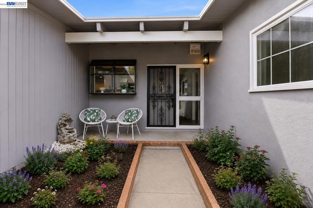 554 Beechmont Lane, Hayward, CA 94544
