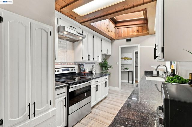 554 Beechmont Lane, Hayward, CA 94544