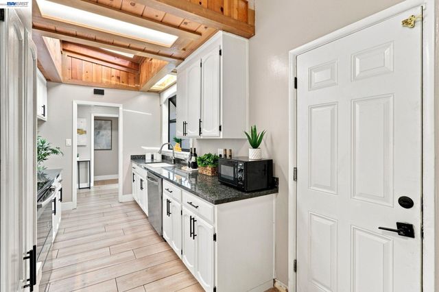 554 Beechmont Lane, Hayward, CA 94544