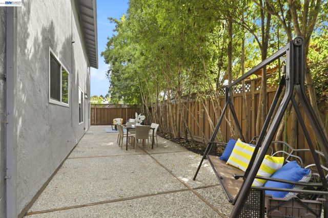 554 Beechmont Lane, Hayward, CA 94544