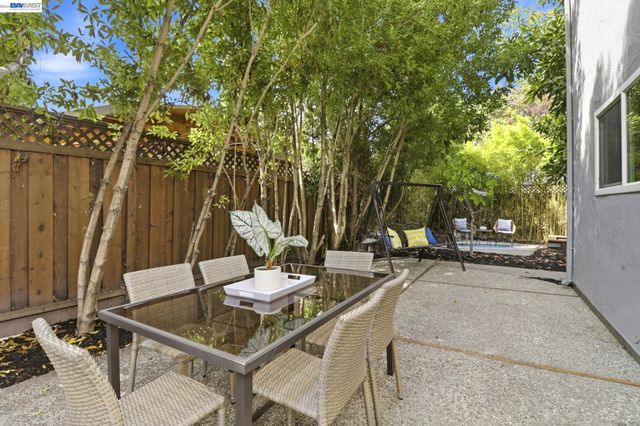 554 Beechmont Lane, Hayward, CA 94544