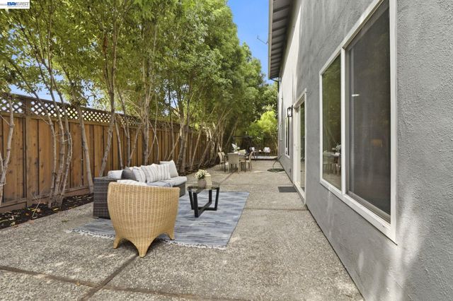 554 Beechmont Lane, Hayward, CA 94544