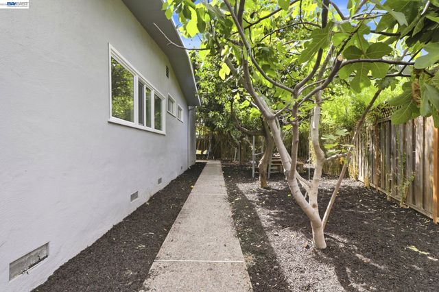 554 Beechmont Lane, Hayward, CA 94544
