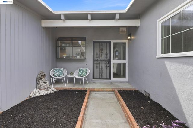 554 Beechmont Lane, Hayward, CA 94544