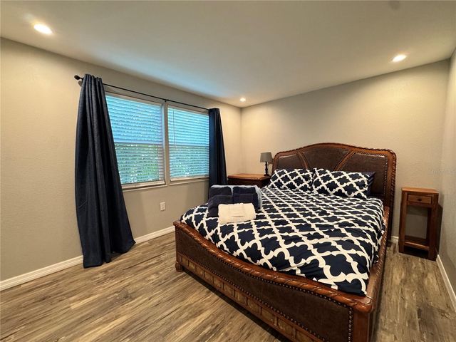 2724 49TH AVENUE W 2724, Bradenton, FL 34207