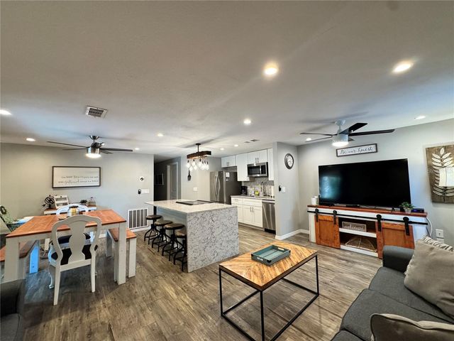 2724 49TH AVENUE W 2724, Bradenton, FL 34207