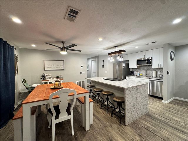 2724 49TH AVENUE W 2724, Bradenton, FL 34207