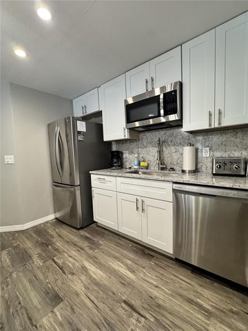 2724 49TH AVENUE W 2724, Bradenton, FL 34207