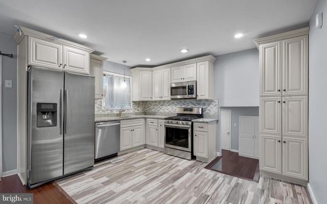 4 PINEDALE RD, Newark, DE 19711