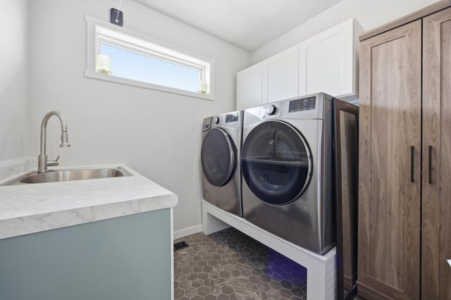 10158 Burgundy Drive, Horace, ND 58047