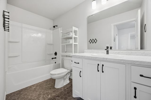 10158 Burgundy Drive, Horace, ND 58047
