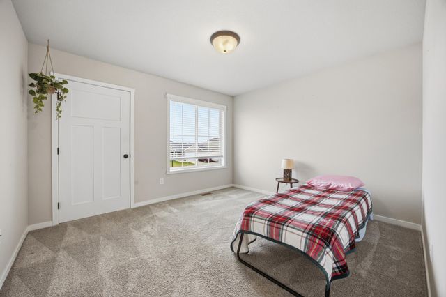 10158 Burgundy Drive, Horace, ND 58047