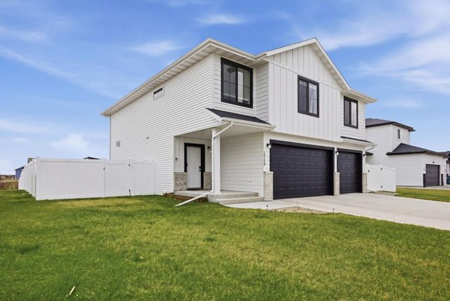10158 Burgundy Drive, Horace, ND 58047