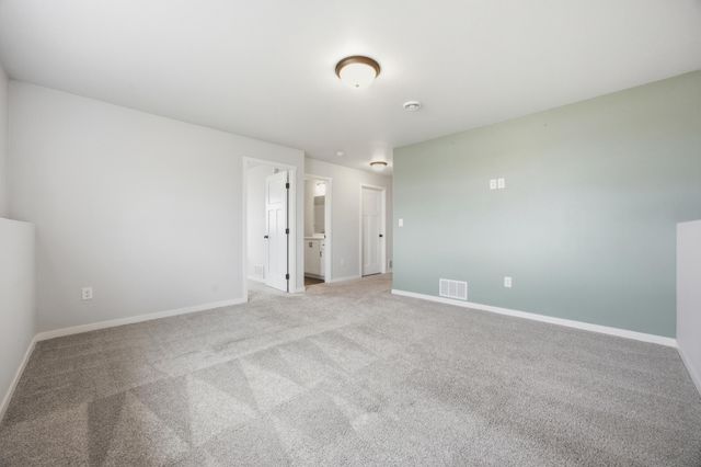 10158 Burgundy Drive, Horace, ND 58047