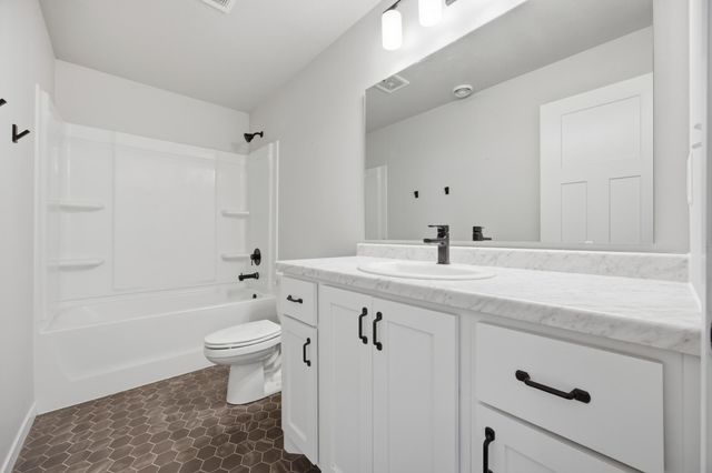 10158 Burgundy Drive, Horace, ND 58047