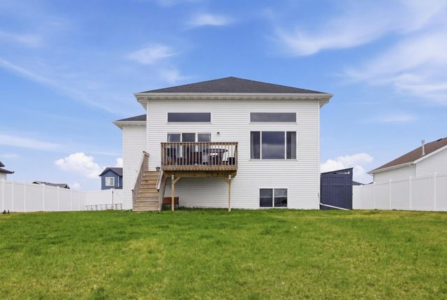 10158 Burgundy Drive, Horace, ND 58047