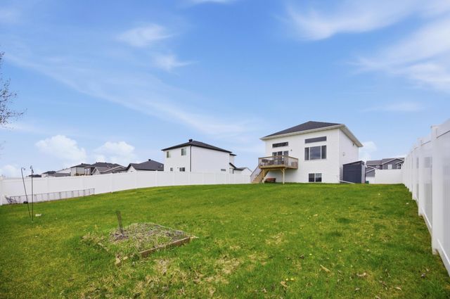 10158 Burgundy Drive, Horace, ND 58047