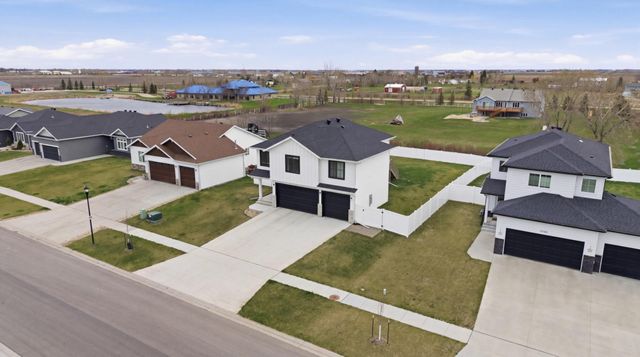 10158 Burgundy Drive, Horace, ND 58047