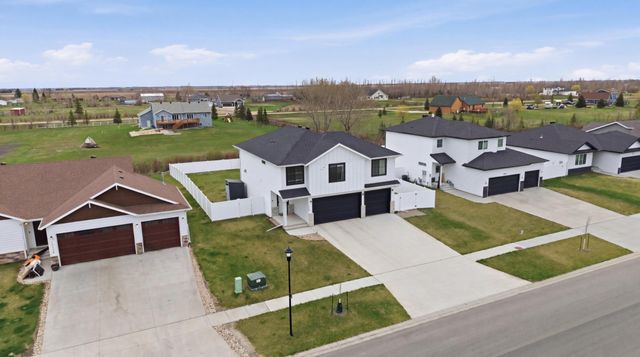10158 Burgundy Drive, Horace, ND 58047