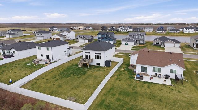 10158 Burgundy Drive, Horace, ND 58047