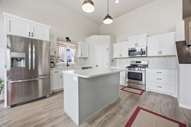 10158 Burgundy Drive, Horace, ND 58047