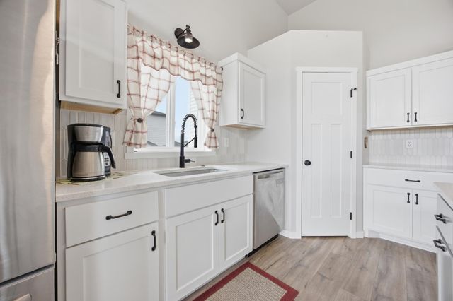 10158 Burgundy Drive, Horace, ND 58047