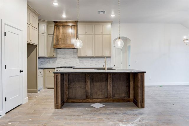 11941 NW 120th Street, Yukon, OK 73099