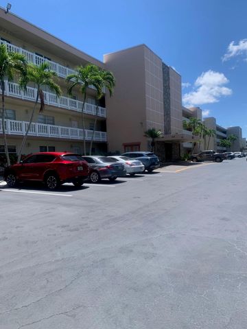 424 SE 10TH Street 104, Dania Beach, FL 33004