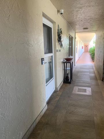 424 SE 10TH Street 104, Dania Beach, FL 33004