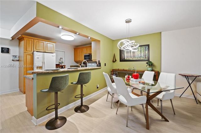 424 SE 10TH Street 104, Dania Beach, FL 33004