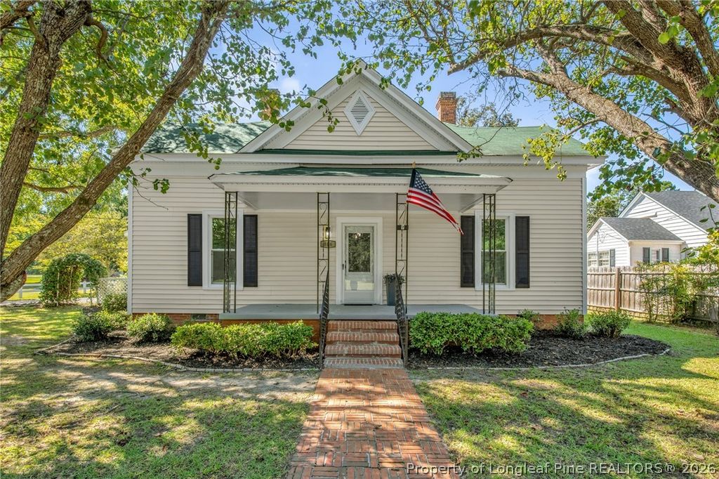 806 W Roseboro Street, Roseboro, NC 28382 — exterior
