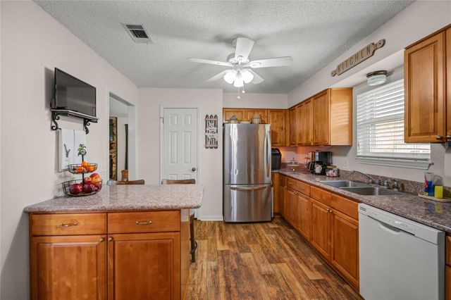 3063 Cr-580, West Columbia, TX 77486