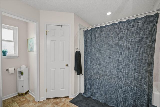 3063 Cr-580, West Columbia, TX 77486