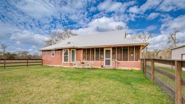 3063 Cr-580, West Columbia, TX 77486