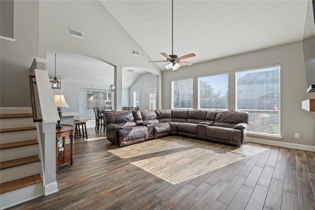 1104 Lake Shore Drive, Pearland, TX 77581