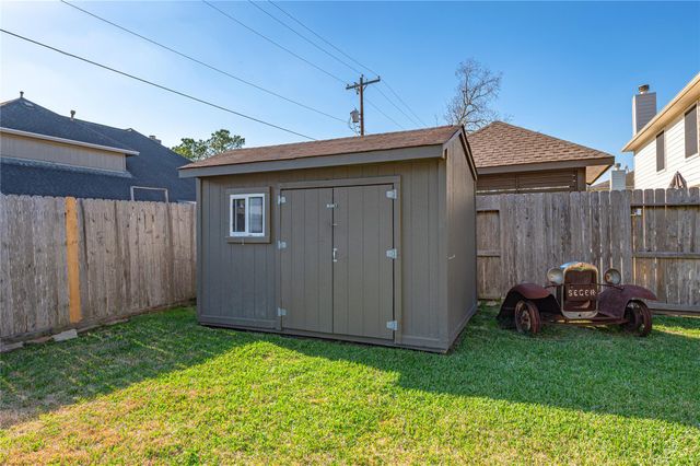 1104 Lake Shore Drive, Pearland, TX 77581