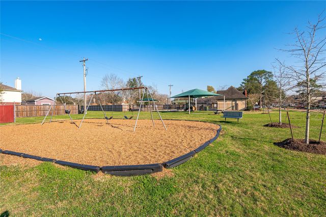 1104 Lake Shore Drive, Pearland, TX 77581