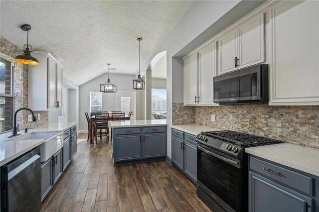 1104 Lake Shore Drive, Pearland, TX 77581