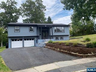 352 Maplewood Drive, Paramus, NJ 07652