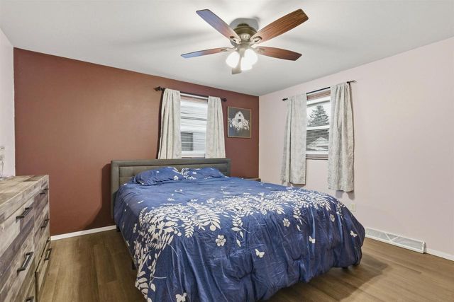 1015 W BELL AVENUE, Appleton, WI 54914