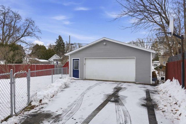 1015 W BELL AVENUE, Appleton, WI 54914