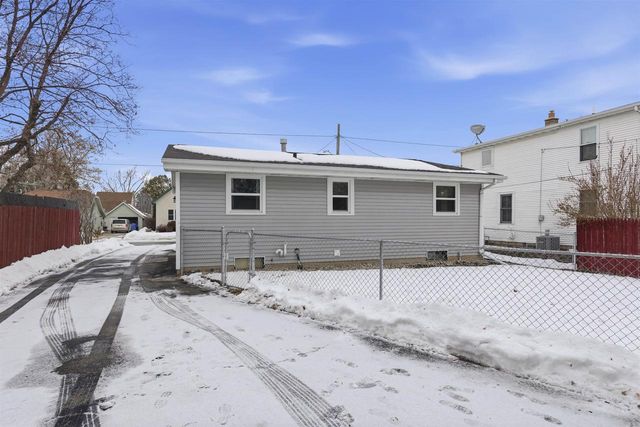 1015 W BELL AVENUE, Appleton, WI 54914