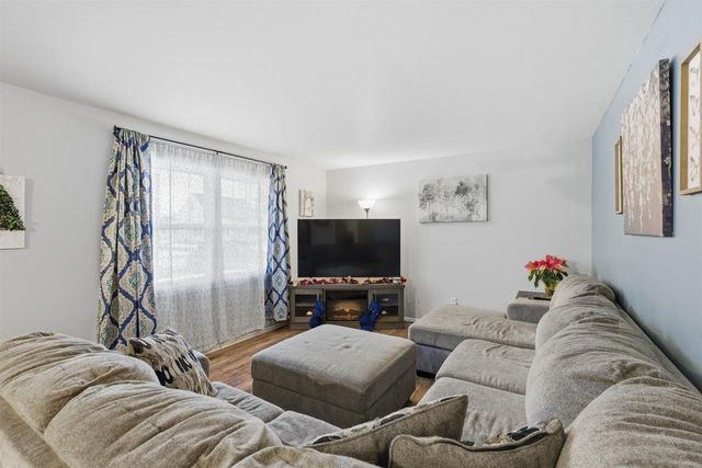 1015 W BELL AVENUE, Appleton, WI 54914