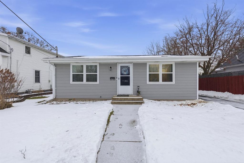 1015 W BELL AVENUE, Appleton, WI 54914